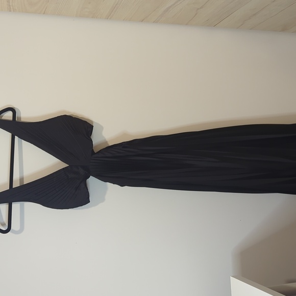 Abercrombie & Fitch Black Pleated Cutout Maxi Dress - Picture 5 of 9
